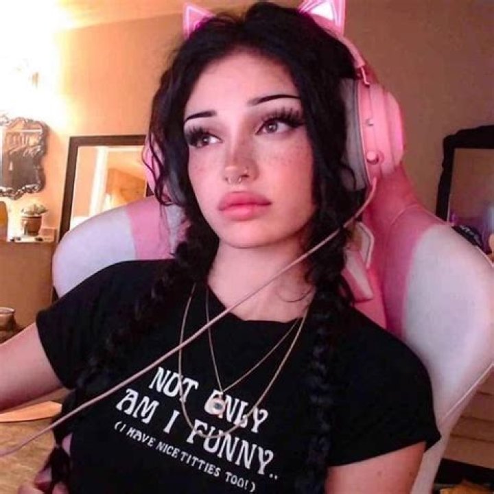 Amelie Warren Your Hot Twitch Streamer Babe little.warren OnlyFans