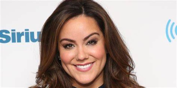 American Housewife star Katy Mixon previews season 3