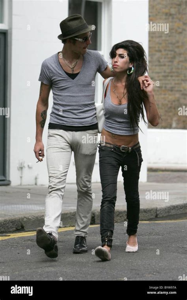 Amy Winehouse and husband Blake FielderCivil leave home to go for
