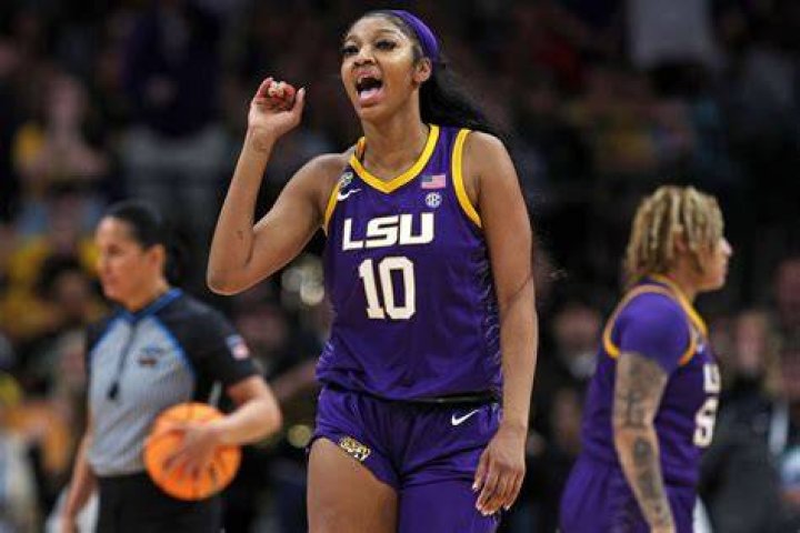 Angel Reese de LSU embrassé lors de son retour à Baltimore