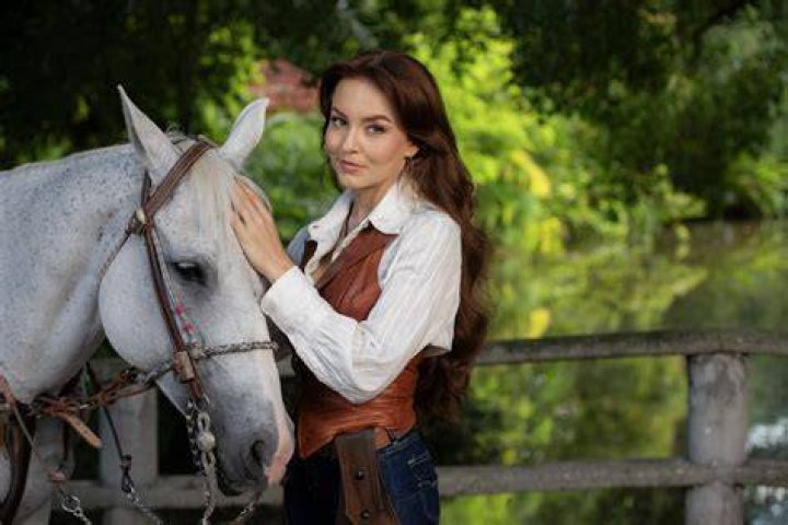 Angelique Boyer cuenta cómo se dio cuenta de su vestido al revés