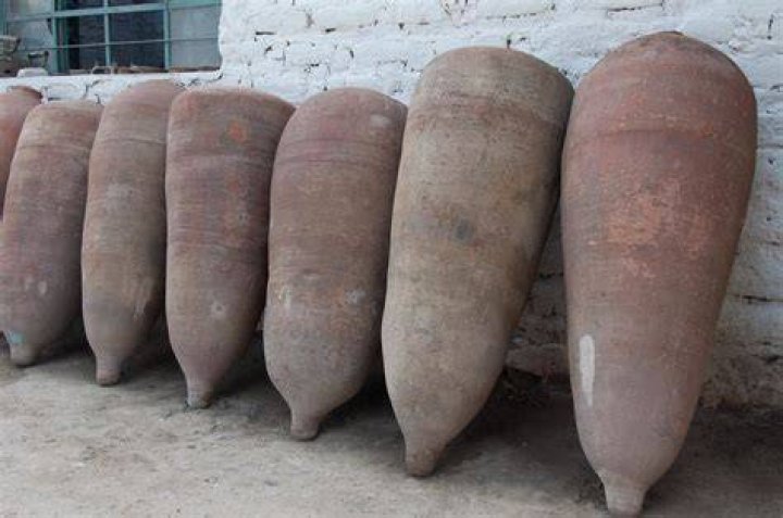 Botijas de pisco, Lunahuan&aacute; Bodega vitivin&iacute;cola Santa Mar&iacute;&hellip; Flickr