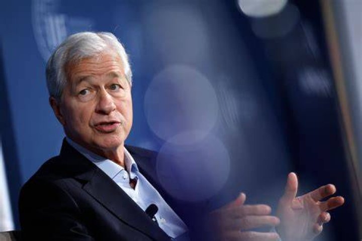 CEO Dimon says he&rsquo;s &lsquo;religious&rsquo; about paying bankers well