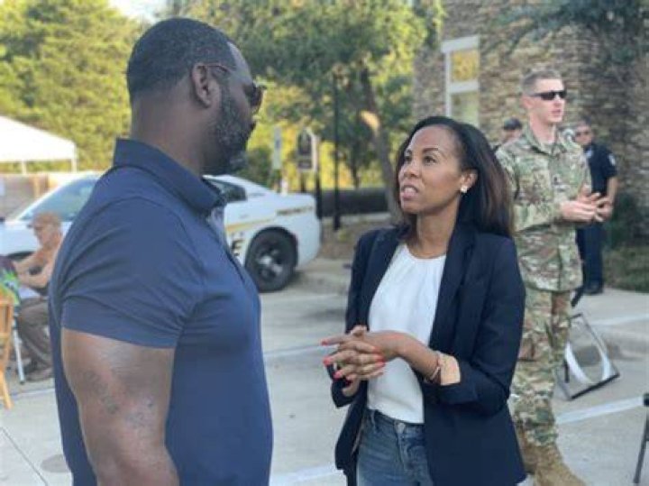 Dallas Runoff Will Determine Heir to Powerhouse EBJ’s Seat in Congress