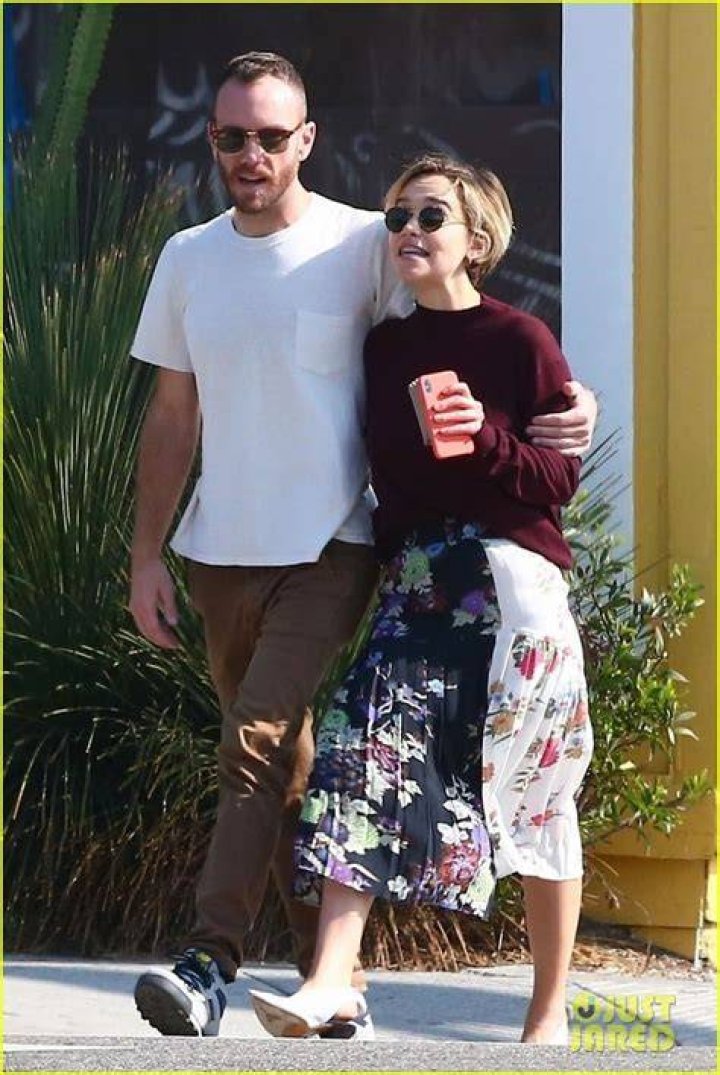 Emilia Clarke and boyfriend Charlie McDowel Out in Venice 12 GotCeleb