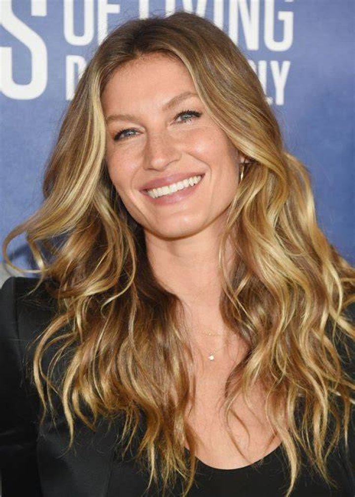Gisele Bundchen Bio, Net Worth, Sister, Salary, Diet, Child, Wedding