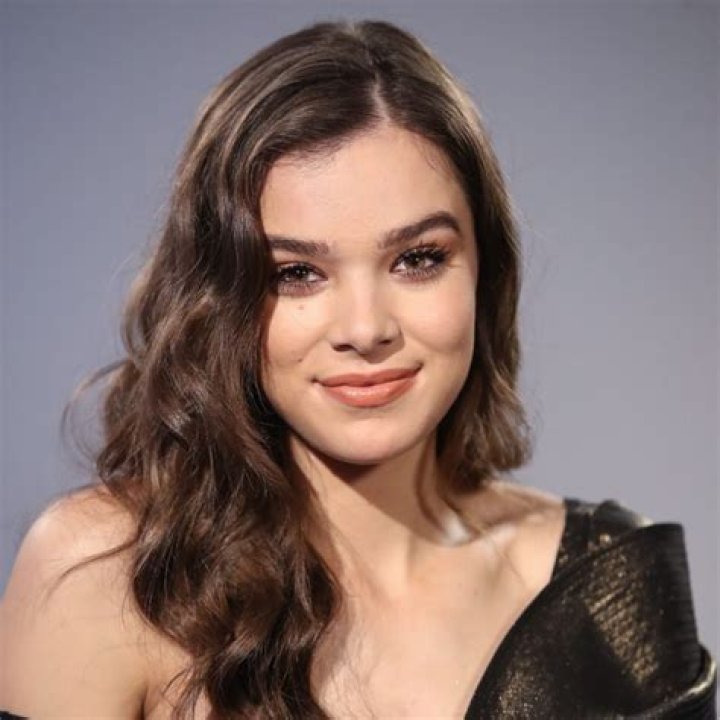 Hailee Steinfeld Net Worth 2020, Bio & Wiki, Age, Height, Relationship