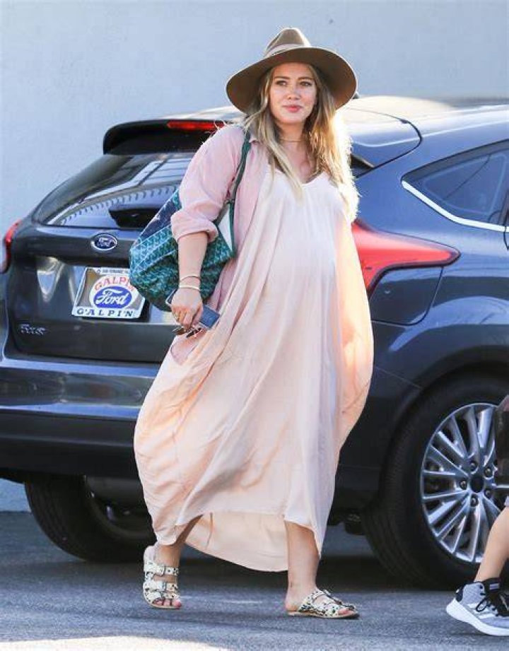 Hilary Duff pregnant with fourth child see heartwarming announcement