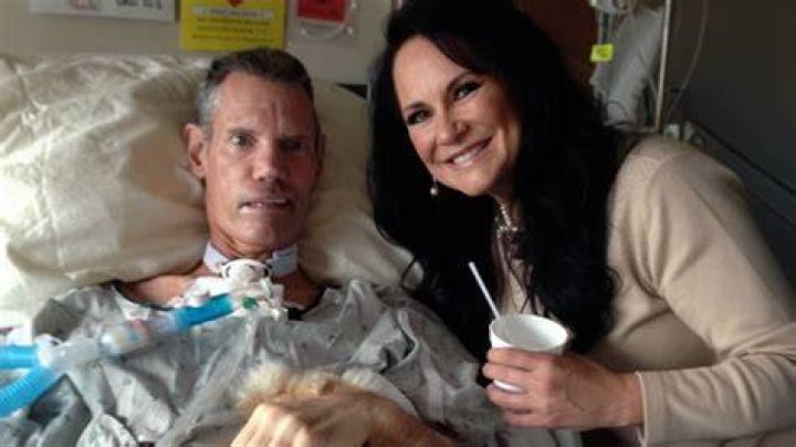 Is Randy Travis still alive?