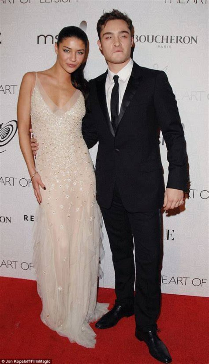 Jessica Szohr turns up the heat with hunky mystery man Daily Mail Online