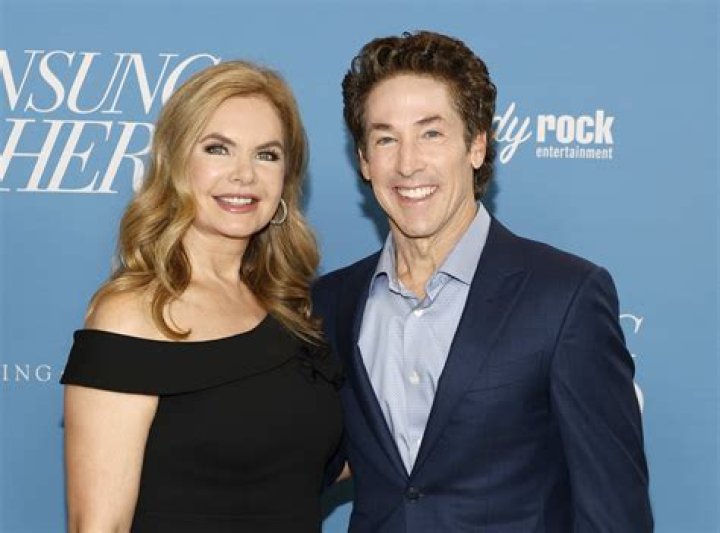 Joel Osteen Net Worth Bio, Wiki, Family, Personal Life, Career, Early
