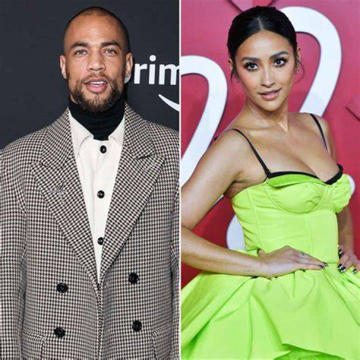 Kendrick Sampson Says He Bonded With Shay Mitchell Over Food