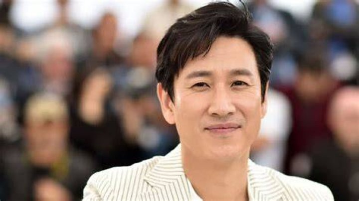 Lee Sunkyun Dies by Suicide 'Parasite' Actor Found Dead in His Car in