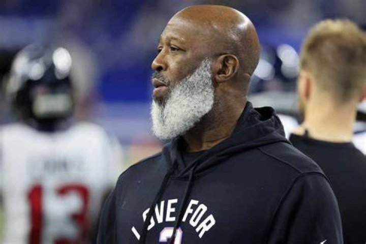 Lovie Smith's debut as Illinois coach has student interest on the rise