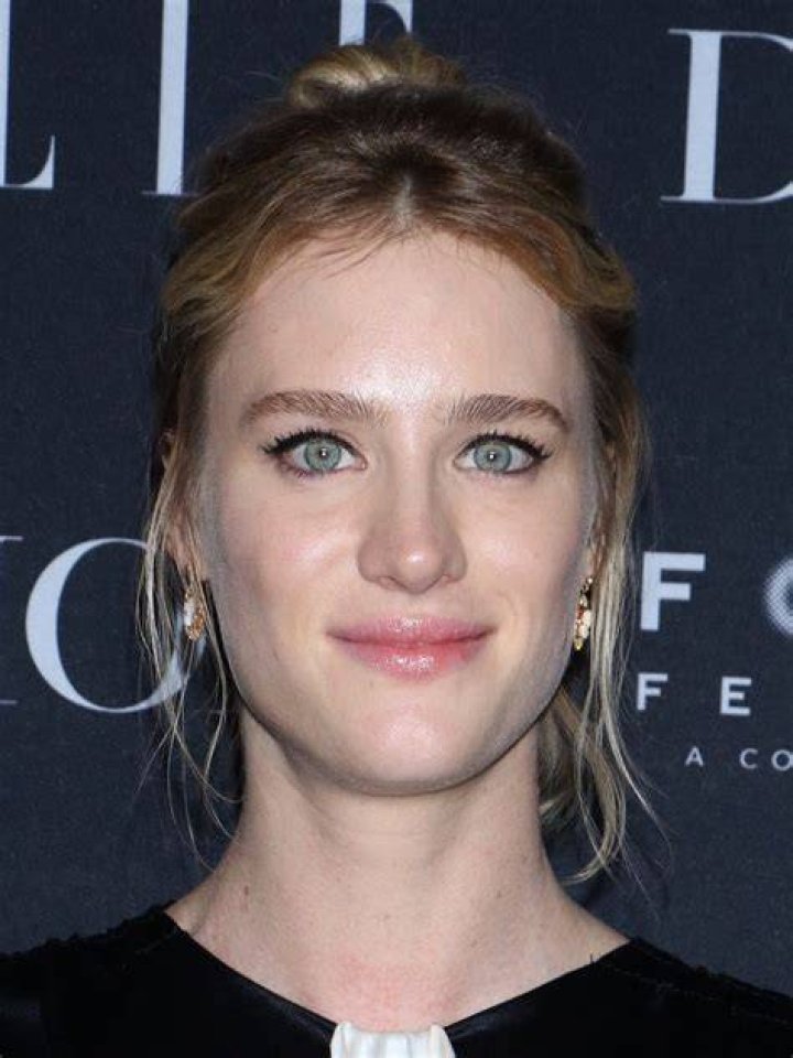 Mackenzie Davis On Whitewashing, Equal Pay, and Feminism