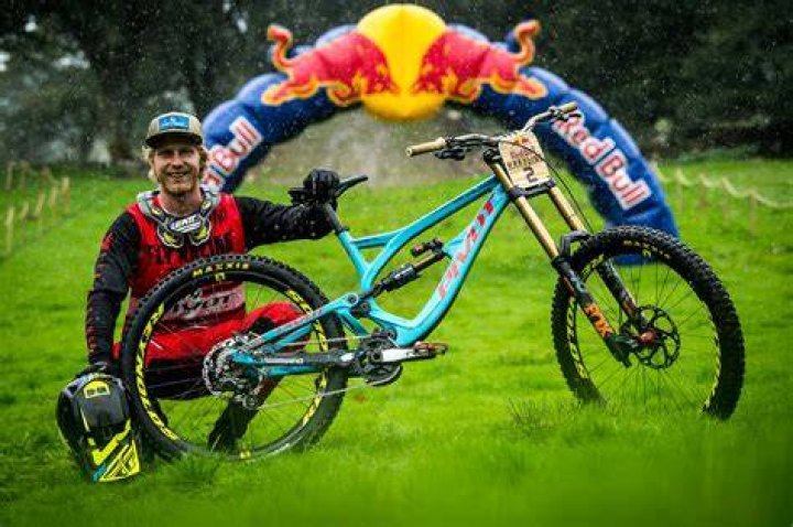 MTB Rider Bernard Kerr Collector&rsquo;s Edition Phoenix 29 Ein Jahrzehnt