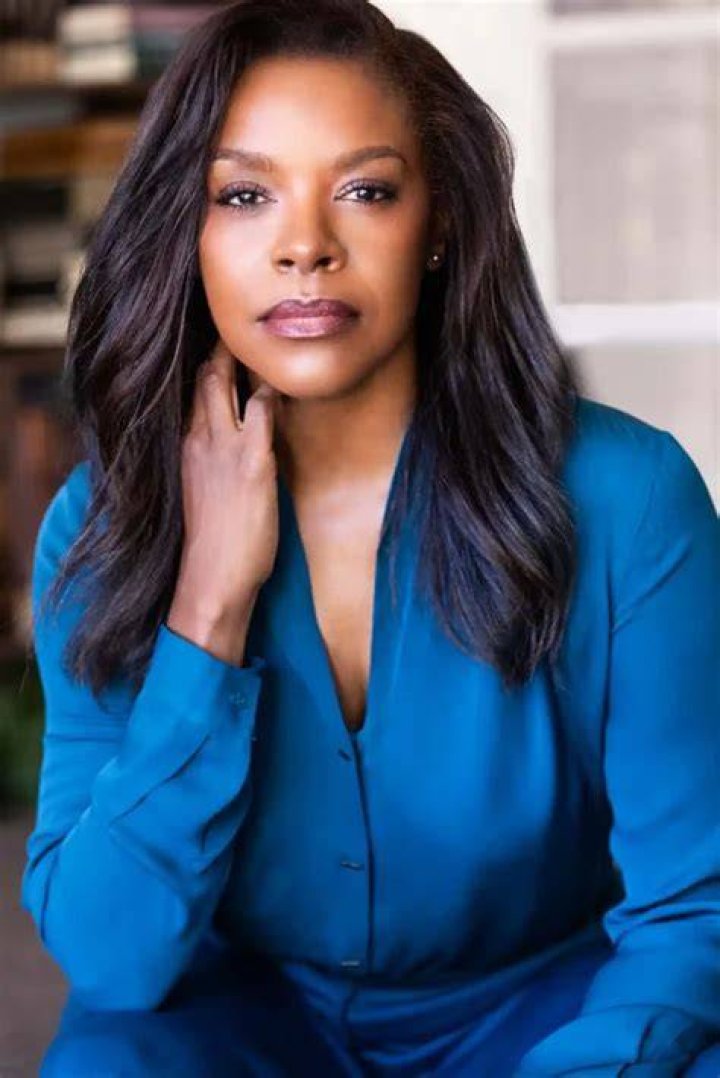 Nadine Ellis Biography, Age, Height, Family mrDustBin