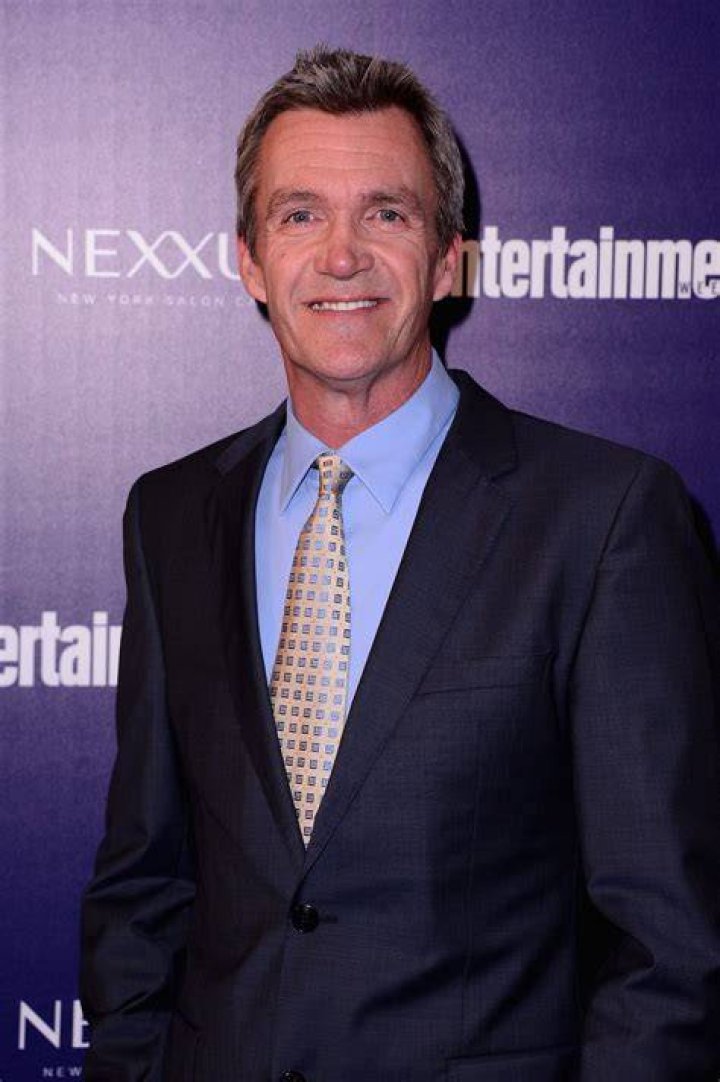 Neil Flynn 2024 dating, net worth, tattoos, smoking & body facts Taddlr