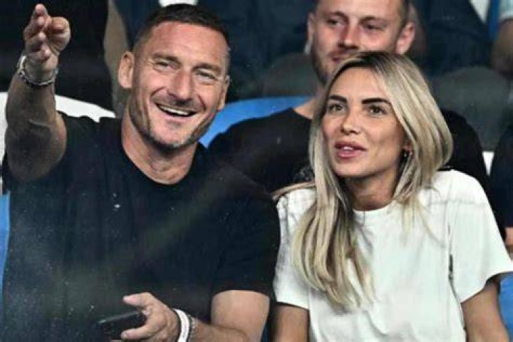 Noemi Bocchi, chi &egrave; l&rsquo;altra donna di Francesco Totti Radio Base 101