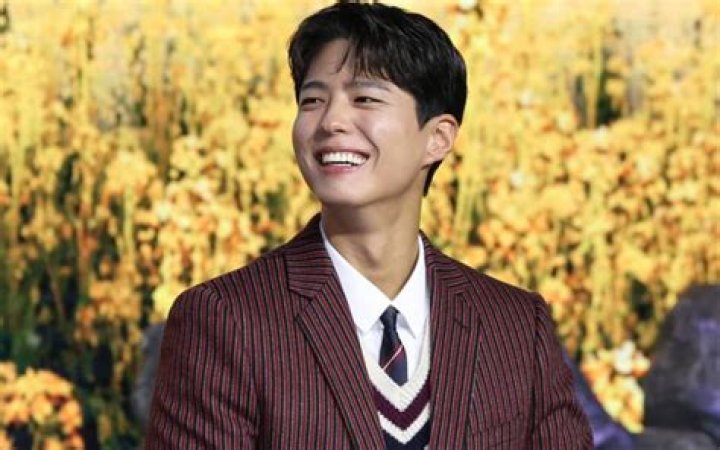 Park Bo Gum gives fans insight on his past and present relationships on