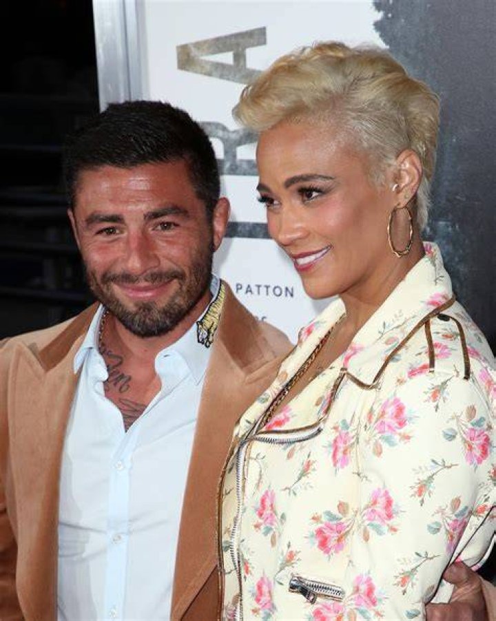 Paula Patton and married boyfriend make red carpet debut