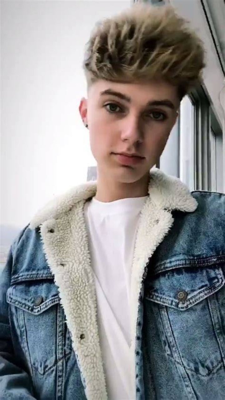 Pin on HRVY singer