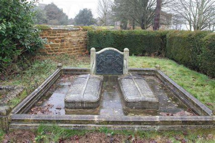 Princess Diana Grave Empty Royal Buried At Family Crypt St. Marys