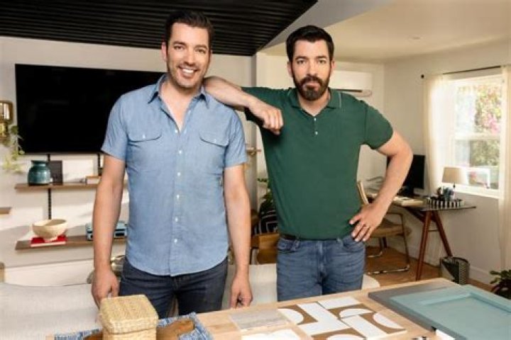 Property Brothers&rsquo; Drew Scott and Fiancee Linda Phan Get a SpinOff