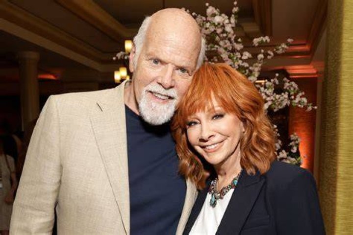 Reba McEntire’s 1st Husband Divorced His Previous Wife after Their 1st