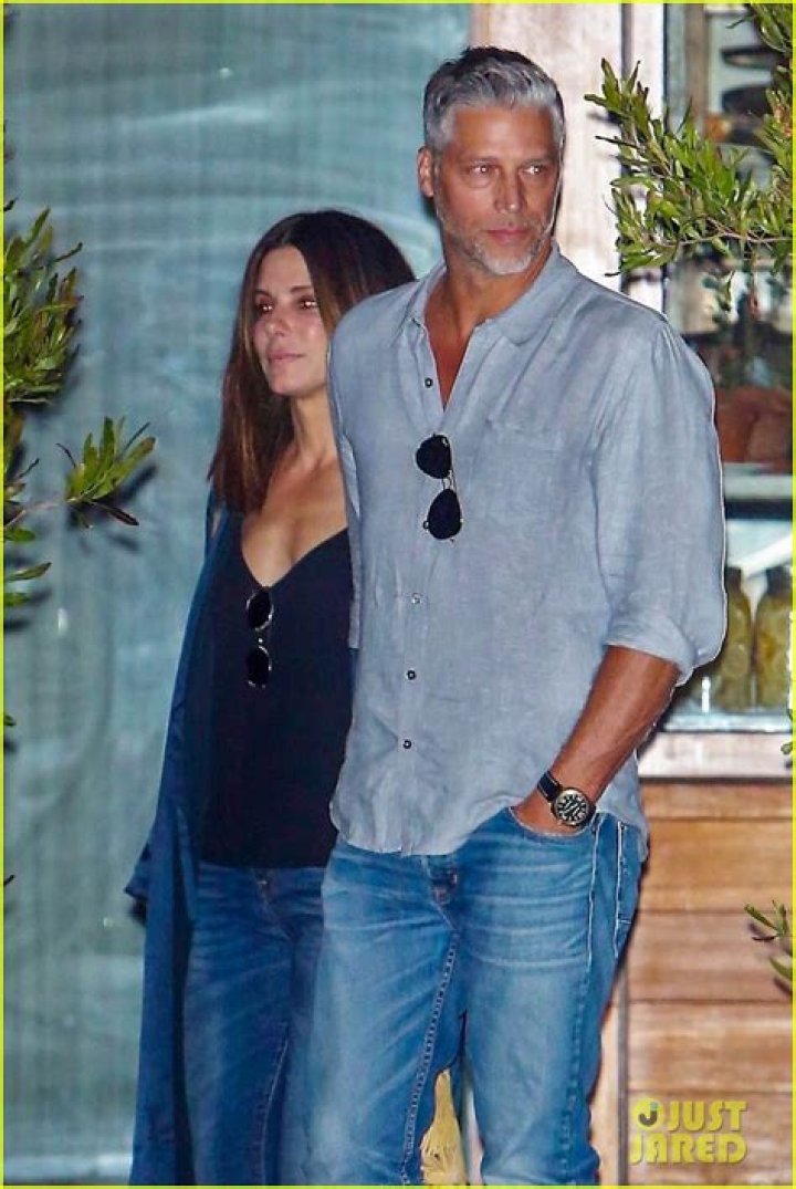 Sandra Bullock and beau Bryan Randall take her kids to a birthday party