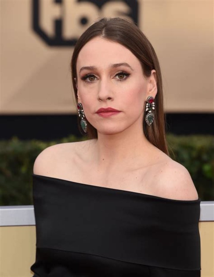 Sarah Sutherland 2018 SAG Awards in LA • CelebMafia