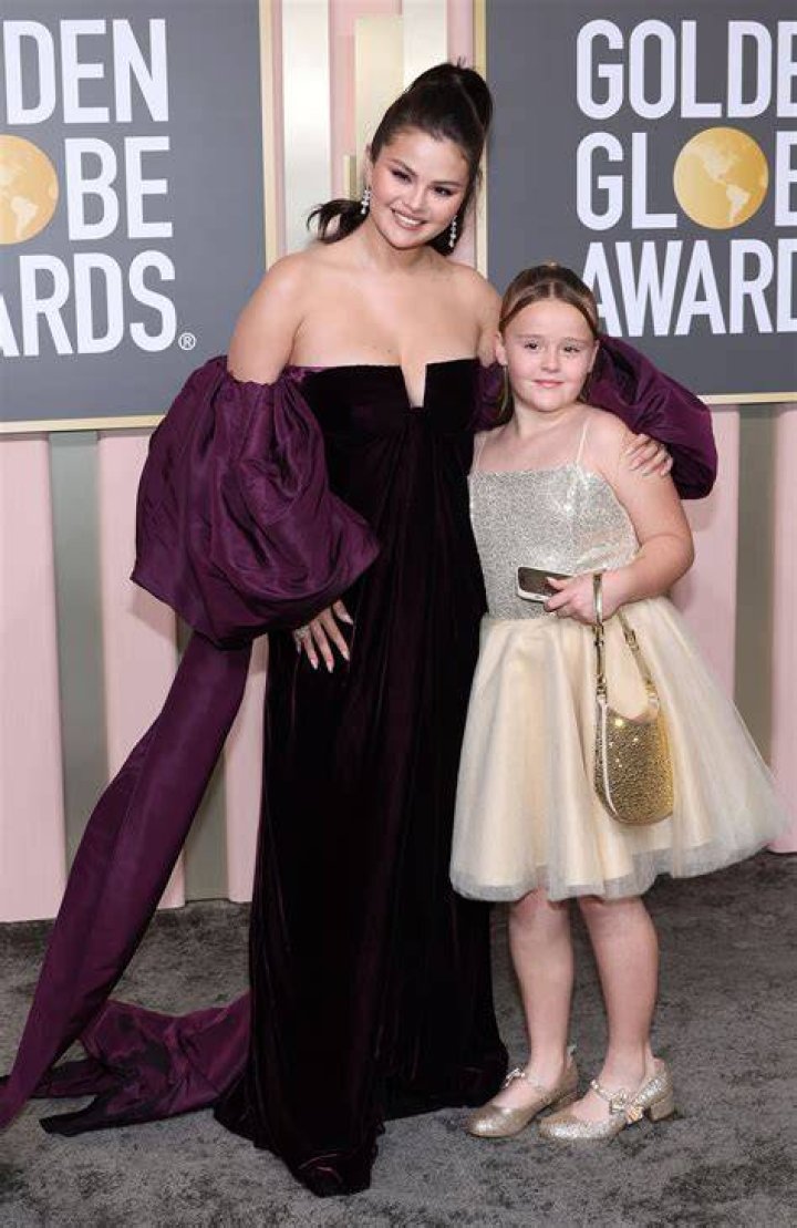 Selena Gomez, sister Gracie are too cute on the 2023 Golden Globes red