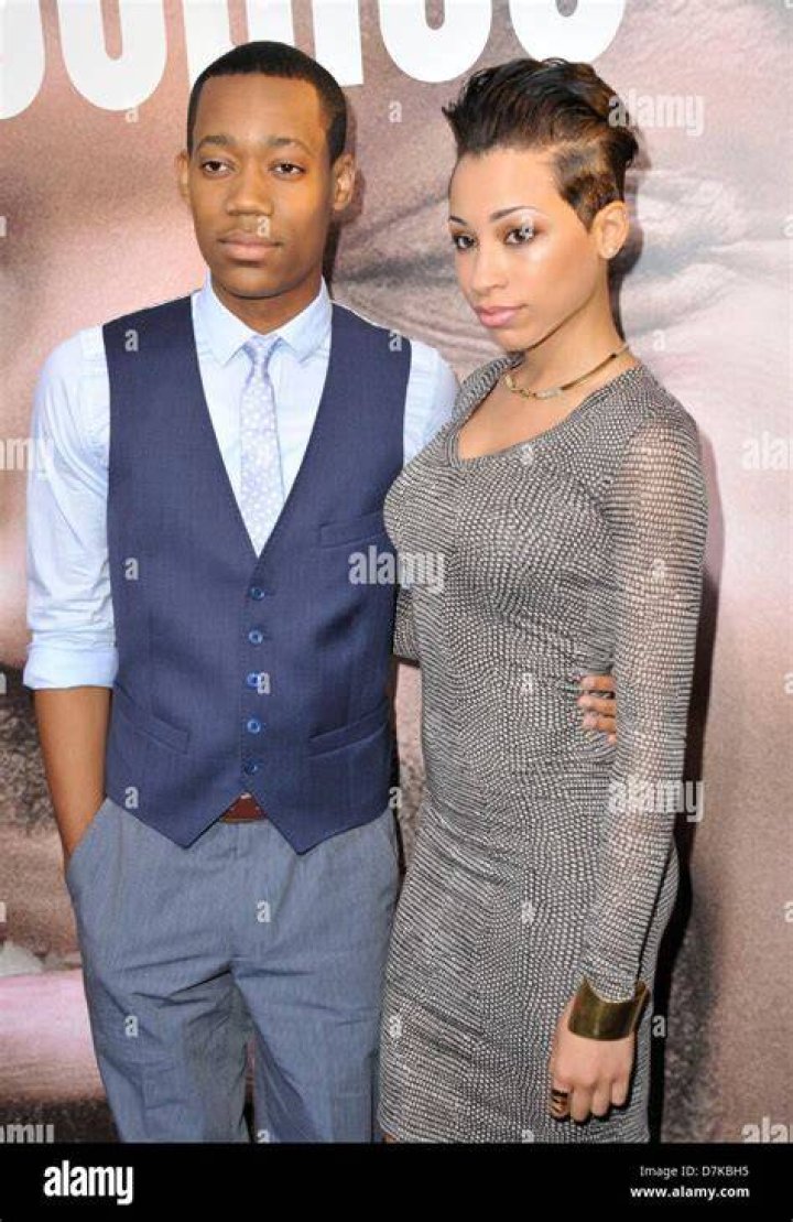 Tyler James Williams Girlfriend Kissing