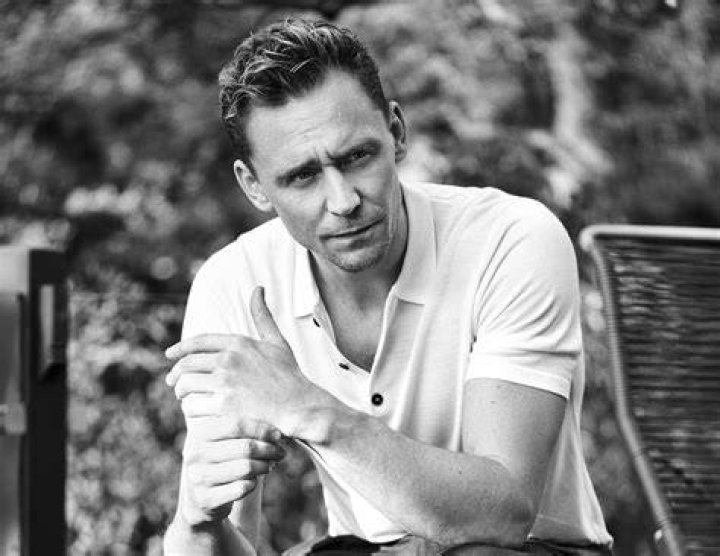 uygulama tamamen Bir gece tom hiddleston middle finger sahtek&acirc;r