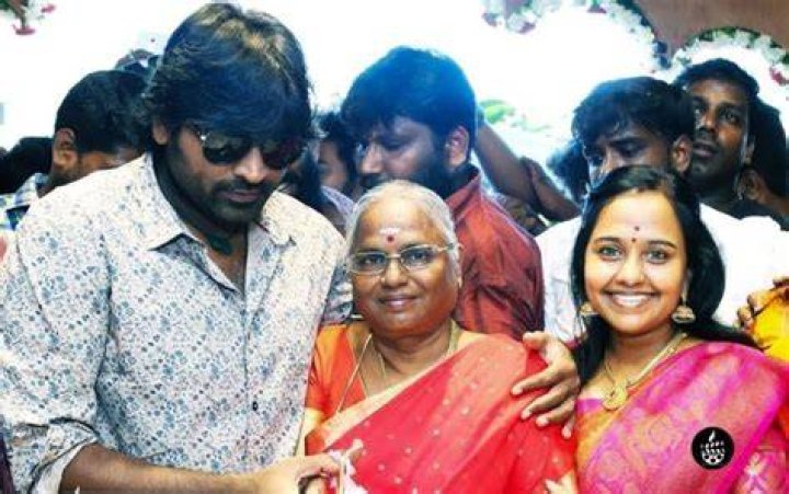 Vijay Sethupathi Family With Parents, Wife, Son, Daughter & Brother