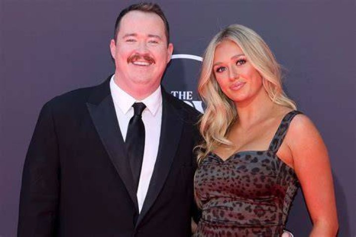 Who is Shane Gillis’ girlfriend? His relationship history explored